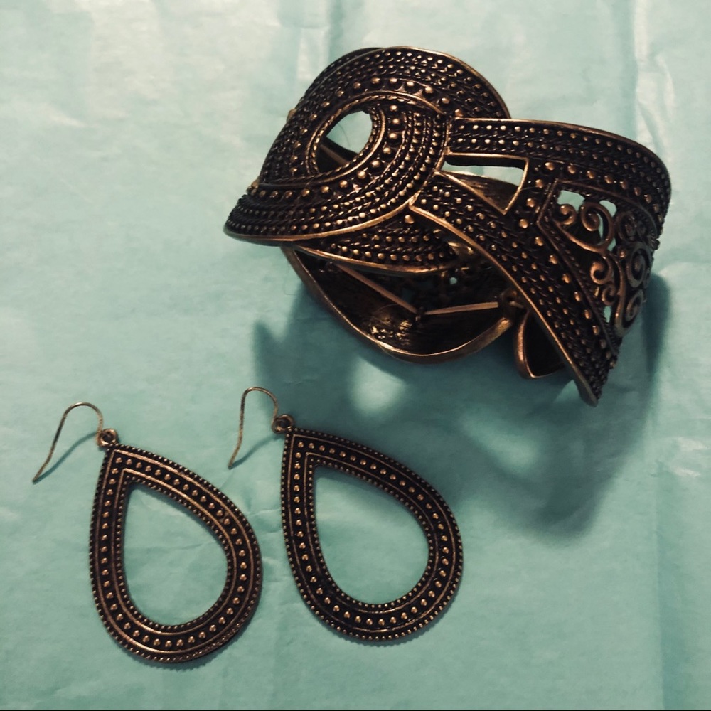 HEAVY METAL ARMOR INSPIRED Bracelet & Earring Set!